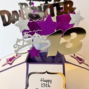Tarjeta de cumpleaños número 13 de niña en una caja/tarjeta 3D