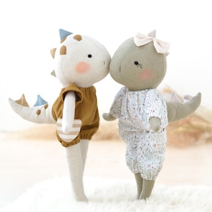 Modello di cucito per bambola di dinosauro, tutorial per peluche di animali, bambola di pezza facile fatta a mano