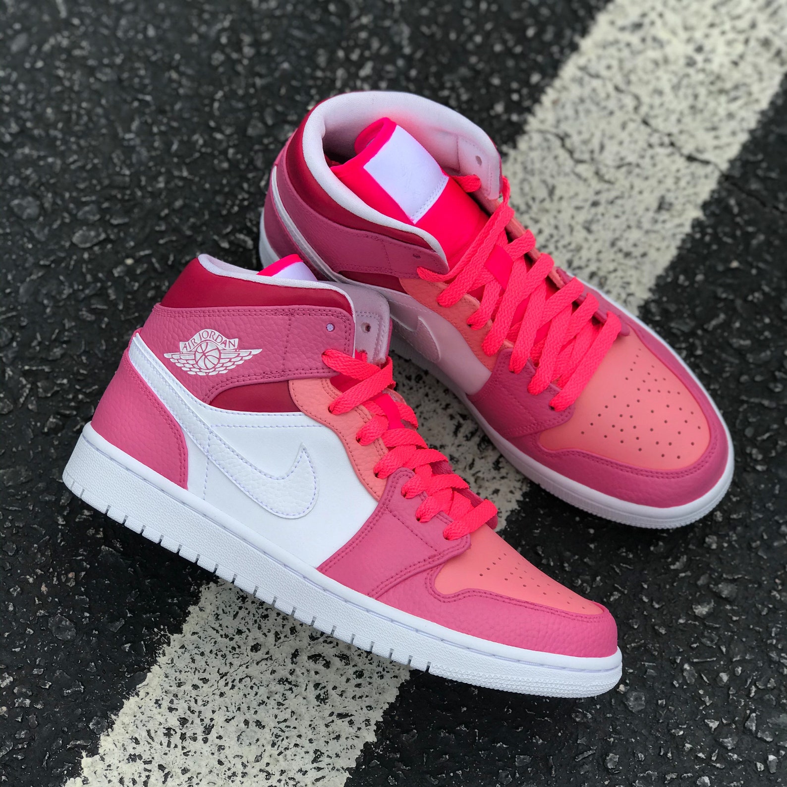 jordan mid gum