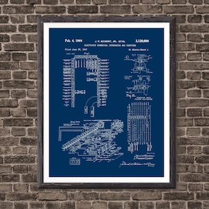 Peut inclure: Un plan bleu et blanc d'un brevet pour un intégrateur numérique électronique et un ordinateur. Le brevet est daté du 4 février 1964 et a été déposé le 20 juin 1947. Le brevet est pour un ordinateur inventé par J.P. Eckert, Jr. et John W. Mauchly.