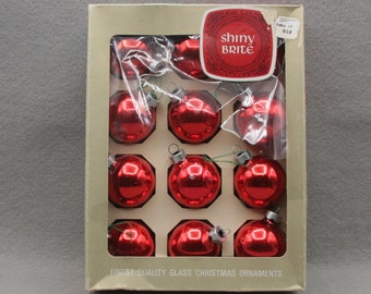 12 Vintage Shiny Brite Boxed Christmas Ornaments 1.75 Inch Glass 1960s Red Medallion