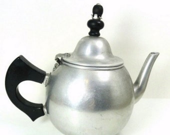 Vintage Dixie Queen Aluminum Teapot with Attached Strainer Chain, USA Tea Pot
