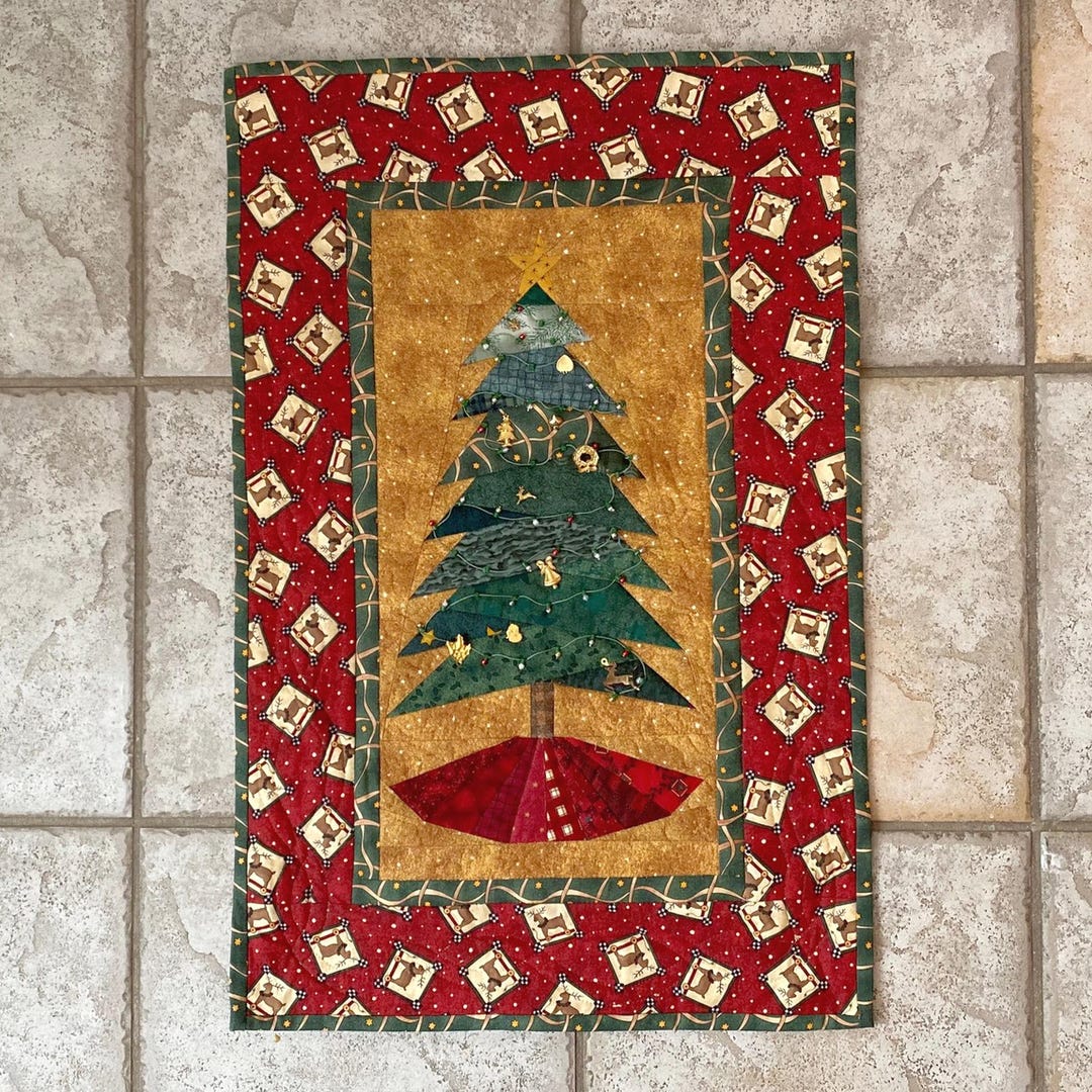 Vintage Christmas Tree Quilted Blanket NCU0PD312 main image 0