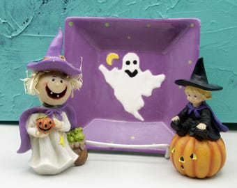 Figura vintage de bruja de Halloween sobre calabaza de Jack O' Lantern de Ruth Morehead, cabezón morado