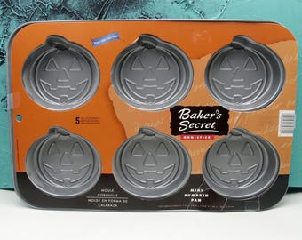 John Wright Cast Iron Flowers Mold Muffin Cake Pan Vintage 1991