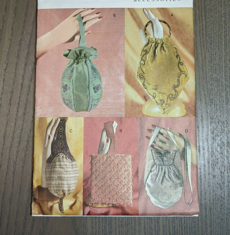 UNCUT Beaded Bags PATTERN Vogue Accessories 7252 CRAFTS Historical Vintage Purse