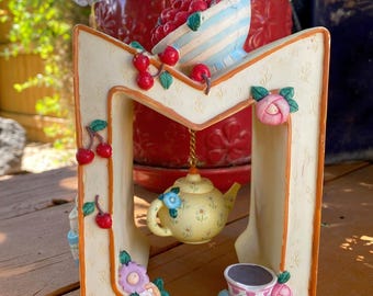 Vintage Mary Engelbreit Initial "M" Life is Just a Chair of Bowlies BOOKEND with Hanging Tea Pot 1998