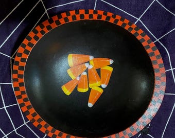 Bol de madera vintage de Halloween pintado a mano con forma de caramelos de maíz, firmado.
