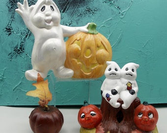 Fantasmas de Halloween vintage con calabazas talladas en cerámica, calabazas nacaradas, decoraciones pintadas a mano.