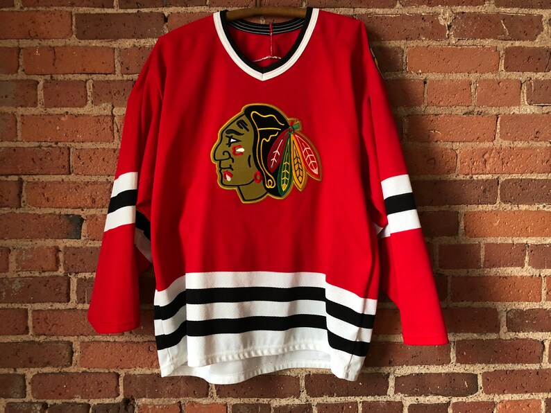 Chicago Blackhawks Jersey Vintage Blackhawks Hockey Jersey CCM Streetwear Tomahawk Shoulder Badges Blackhawks Shirt Native American
