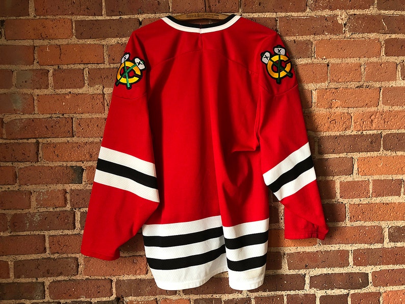 Chicago Blackhawks Jersey Vintage Blackhawks Hockey Jersey CCM Streetwear Tomahawk Shoulder Badges Blackhawks Shirt Native American