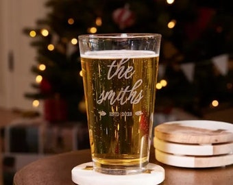 Custom Engraved Pint glasses // Christmas Pint glass Beer Glass // Holiday Beer Glass // Pint Beer glasses gift // Holidays - KEAiDesigns