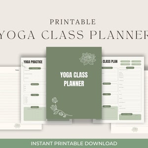 Op de afbeelding: Printbare yogalesplanner met een groene kaft met een gestileerd bloeiende ontwerp. De planner bevat secties voor yogapraktijk, lesplan en notities.