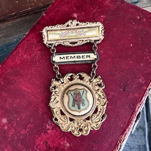 Antique Whitehead & Hoag Medal, Union Made United Brotherhood of Carpenters Joiners of America Member, US Fraternal Masonic Metal Medallion