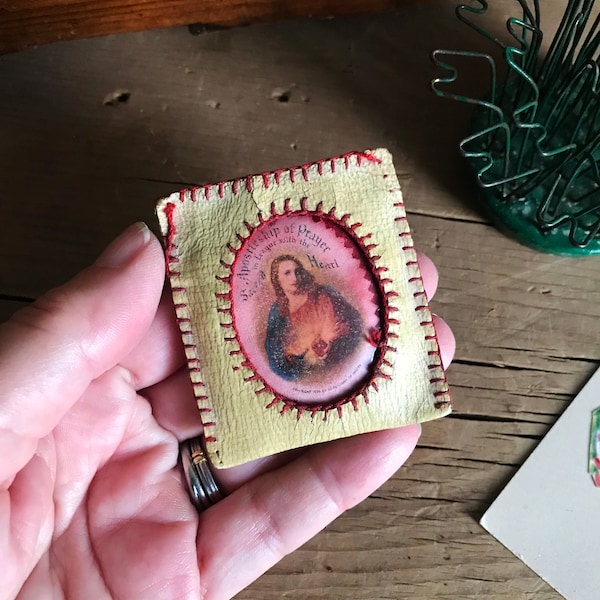 Vintage Pocket Reliquary in Leather Case, Religious Catholic Relic Sacred Heart of Jesus Apostleship of Prayer, Agnus Dei Ephemera Medal