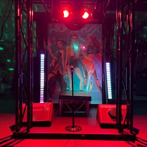 Spersonalizowana scena koncertowa do prezentacji figurek Funko Pops i figurek kolekcjonerskich zdjęcie 11