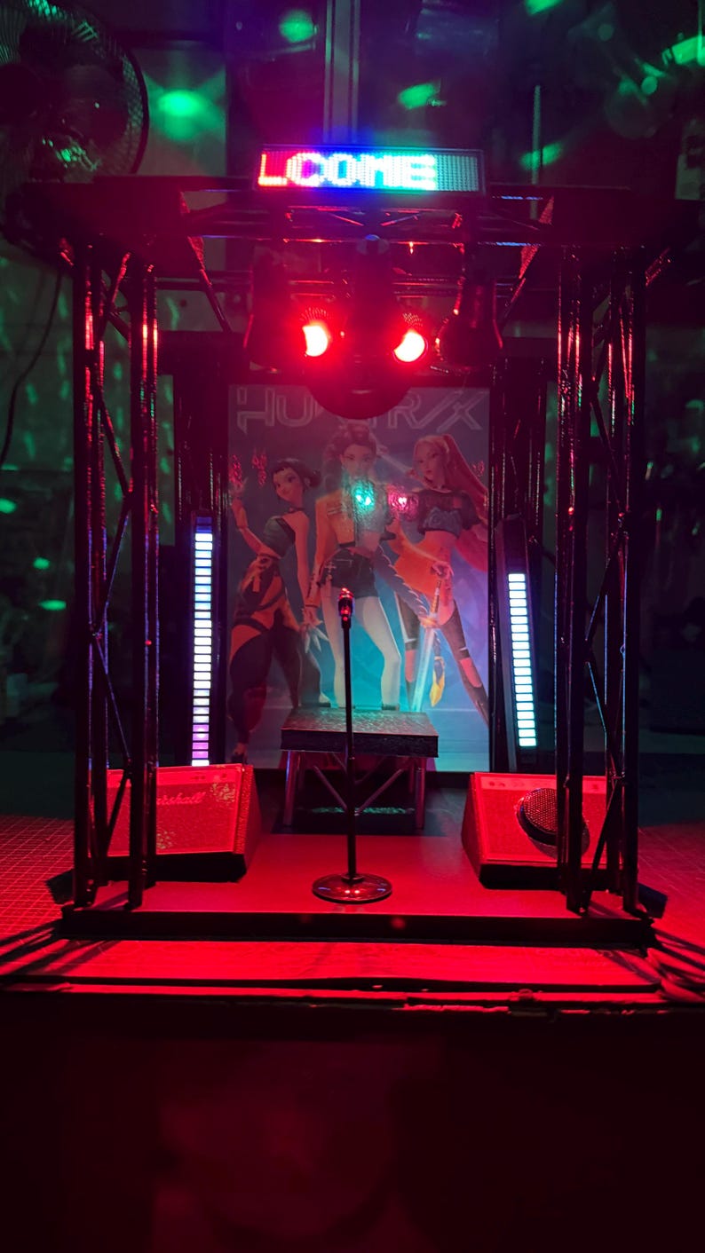 Spersonalizowana scena koncertowa do prezentacji figurek Funko Pops i figurek kolekcjonerskich zdjęcie 11