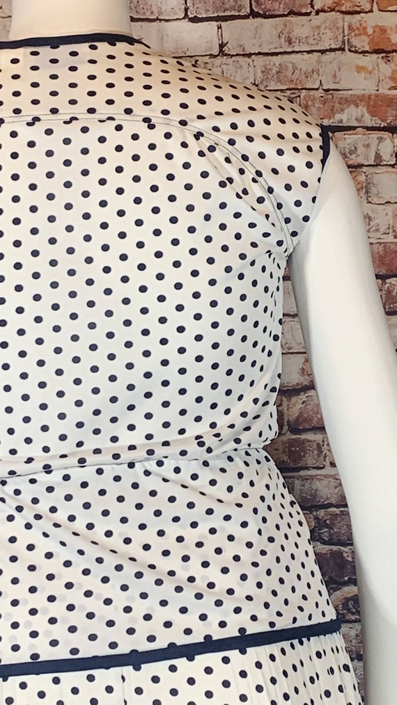 Sue Brett, 2PC, V-neck Button Front Top, Pleated … - image 7