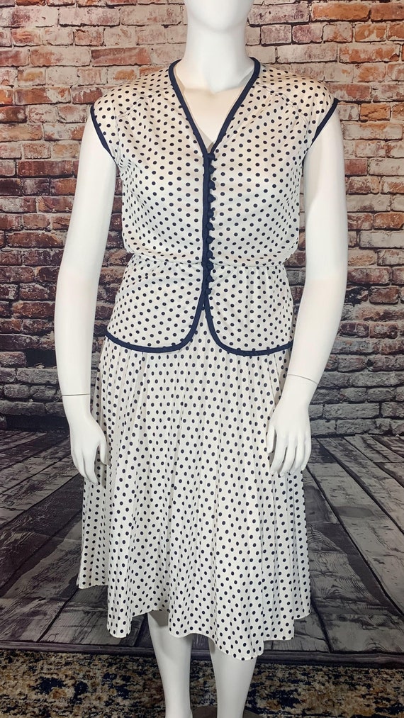 Sue Brett, 2PC, V-neck Button Front Top, Pleated … - image 1