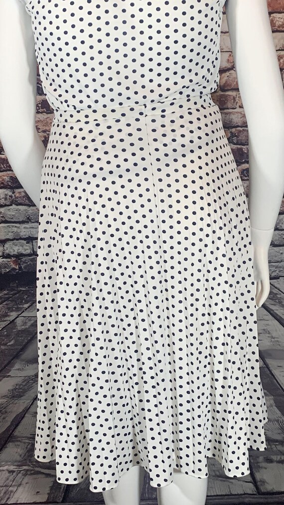 Sue Brett, 2PC, V-neck Button Front Top, Pleated … - image 9