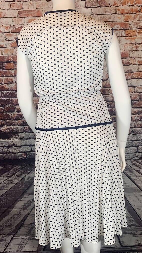 Sue Brett, 2PC, V-neck Button Front Top, Pleated … - image 4