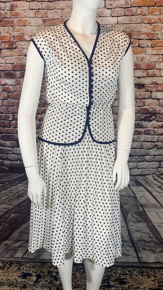 Sue Brett, 2PC, V-neck Button Front Top, Pleated … - image 3