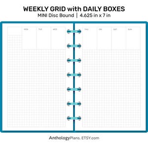Puede incluir: Un planificador mini con encuadernación de disco con una cuadrícula semanal y casillas diarias. El planificador mide 11,7 cm por 17,8 cm y presenta un borde y encuadernación turquesa. El texto "WEEKLY GRID with DAILY BOXES" es visible.