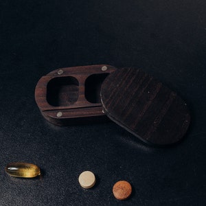 XS Pillendose, tragbare Pillendose, Mini-Pillendose, ovale Pillendose, Reisepillendose, Pillendose Aufbewahrung, Taschenpillendose, Vitaminhülle