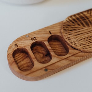 Engraved Pill Box, Wooden Pill Box, 7 Days Pill Box, Organize Storage for Pills, Pill Box Gift, Vitamin Case, Eco Pill Box, Oval Pill Box