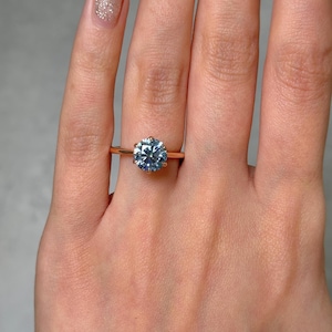 Listo para enviar: Anillo de compromiso con rubí de 2 ct y moissanita azul redonda/Anillo de 6 puntas en oro rosa de 14 k/Anillo solitario único/Anillo de propuesta floral