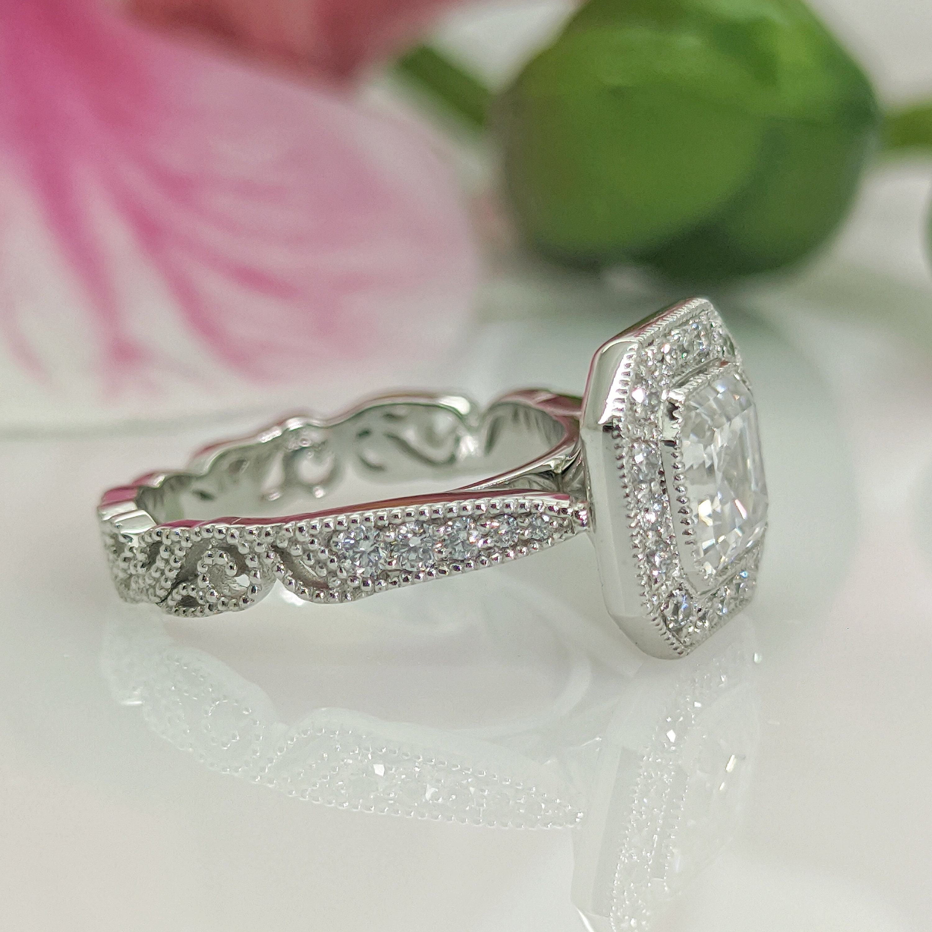 Mila halo cheap cushion cut