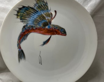 Rare Find Original Hand Painted Dinner Plate Dactyloptena orientalis . 23.5cm.