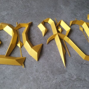 Alfabeto de papel 3D con letras de la A a la Z, alfabeto gótico de papel para hacer tú mismo, decoración de pared de estilo gótico de Halloween de baja poli, plantilla en PDF, plantilla de pepakura