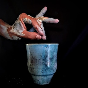 Handgemachte Rakuvase: Kleine Keramik, Naiim Keramik