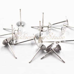 50pcs (25 pares + 50 respaldos de goma incluidos) plata plateado pendiente poste, pegamento en los pernos de los pendientes, hallazgos de plata, hallazgos del pendiente, cuentas