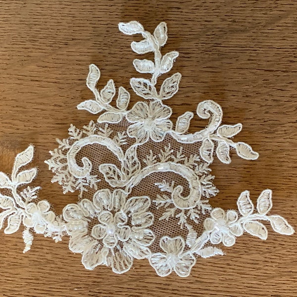 1x Spitzenapplikation Applikation Ivory Hochzeit Nähen Verschönern Spitze Brautspitze Tüllspitze Empire Edwardian Kostüme Perlen Rokoko