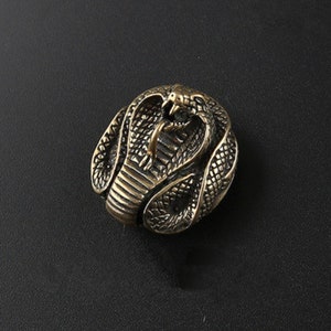 Latón hecho a mano Naja Snake Cobra Concho Biker Wallet Chain Connector Cierre decorativo Leathercraft