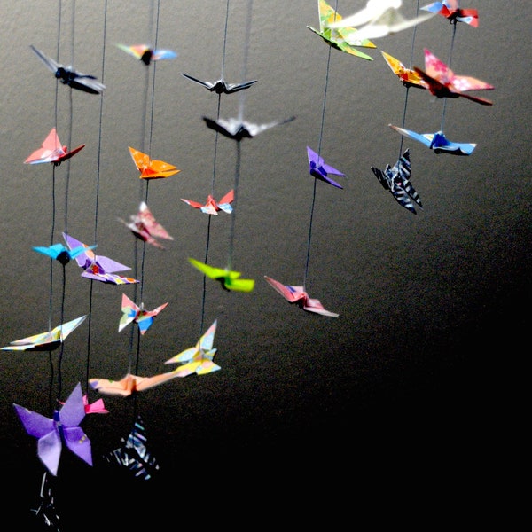 Papillon origami japonais, breloque mobile grue. Fait main, longueur environ 30 cm.