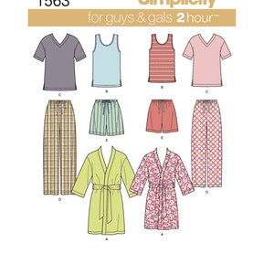 Puede incluir: Un patrón de costura para pijamas y una bata. El patrón incluye una variedad de estilos, incluyendo una camiseta sin mangas, una camiseta, pantalones cortos y pantalones. El patrón es para hombres y mujeres y tiene un tiempo de costura de 2 horas. Simplicity 1563.