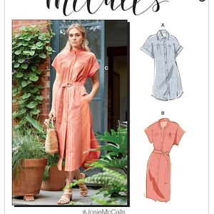 Puede incluir: Patrón de costura McCall's M8030. La imagen muestra a una mujer con un vestido a rayas color melocotón con cinturón. El patrón incluye múltiples opciones de vista. El texto "#JosieMcCalls" es visible.