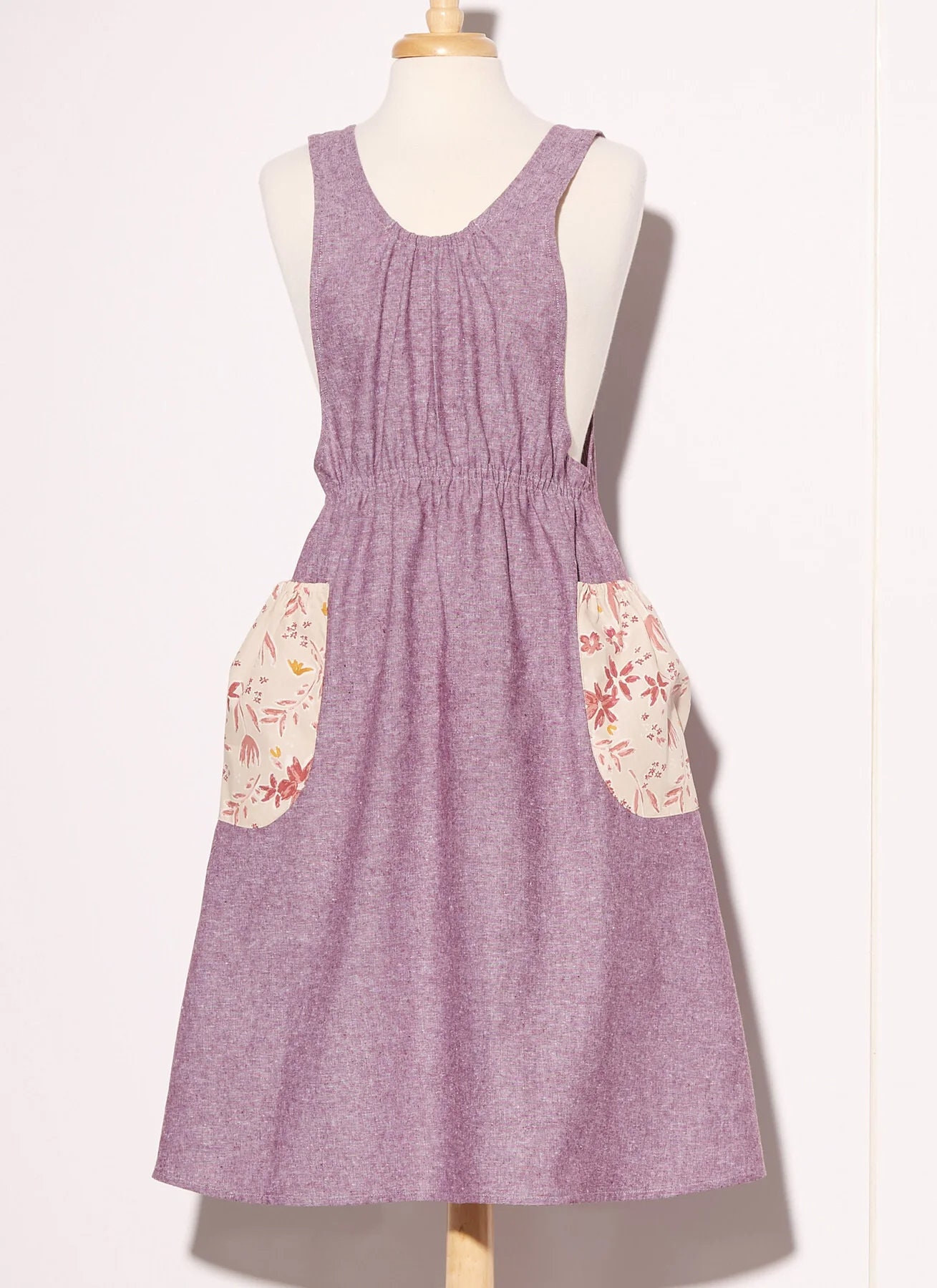 Sewing Pattern for Women's Aprons, Pullover Apron, Gardening Apron ...