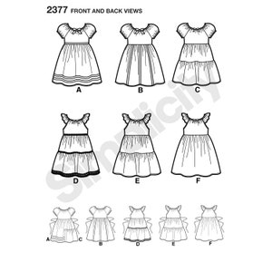 Pu&ograve; includere: Un cartamodello per un vestito da bambina con sei stili diversi. Il cartamodello include un vestito senza maniche con un bordo a balze, un vestito con maniche corte e un bordo a balze e un vestito con maniche corte e una gonna a strati. Il cartamodello include anche un vestito con maniche lunghe e una gonna a strati, un vestito con maniche corte e una gonna a strati e un vestito con maniche corte e una gonna a strati.