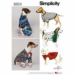 Könnte beinhalten: Simplicity-Schnittmuster 8824 mit Designs für Hundebekleidung. Das Bild zeigt verschiedene Hundeoutfits, darunter ein blau-schwarz gemusterter Mantel, ein Pullover mit Leopardenmuster, ein Weihnachtspullover, ein Anzug mit Fliege und eine rot karierte Weste.