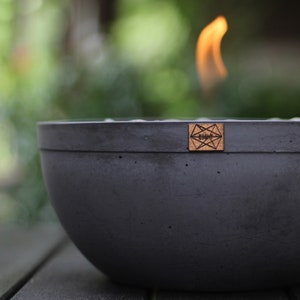 コンクリート製暖炉セット：バーナーカップ、金属プレート、装飾石を備えた卓上バイオエタノール暖炉