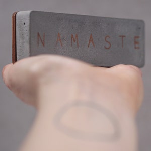 NAMASTE concrete wood sign | Positive beton decor | Minimalist sign | Spiritual gifts | Mindfulness | Kindness
