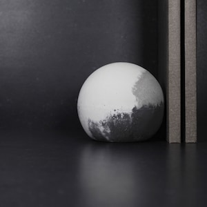 Flow concrete bookend | Monochrome shelf decor | Minimalist design | Gift for book lovers