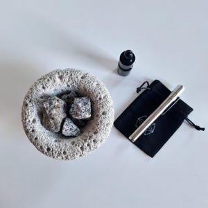 Yooperlite Flame Stone Passiv Oljediffusor Set: Betongskål, Eterisk Olja, UV-reaktiv