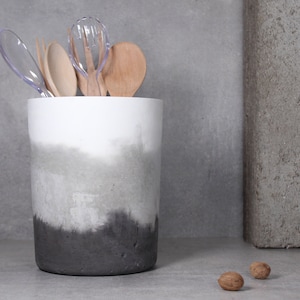 Large concrete utensil pot | Modern kitchen utensil | Flowing beton holder | Industrial decor