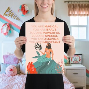 Inspirerande väggkonst, sjöjungfruväggkonst, feministisk väggkonst, feministisk konsttryck, tjejkraftkonst, stärkande konsttryck, flickbarnrum bild 2
