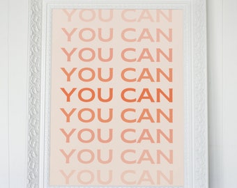 Könnte beinhalten: Ein weiß gerahmter Druck mit dem Text "YOU CAN", der neunmal in einem Farbverlauf von Orange und Rosa wiederholt wird.